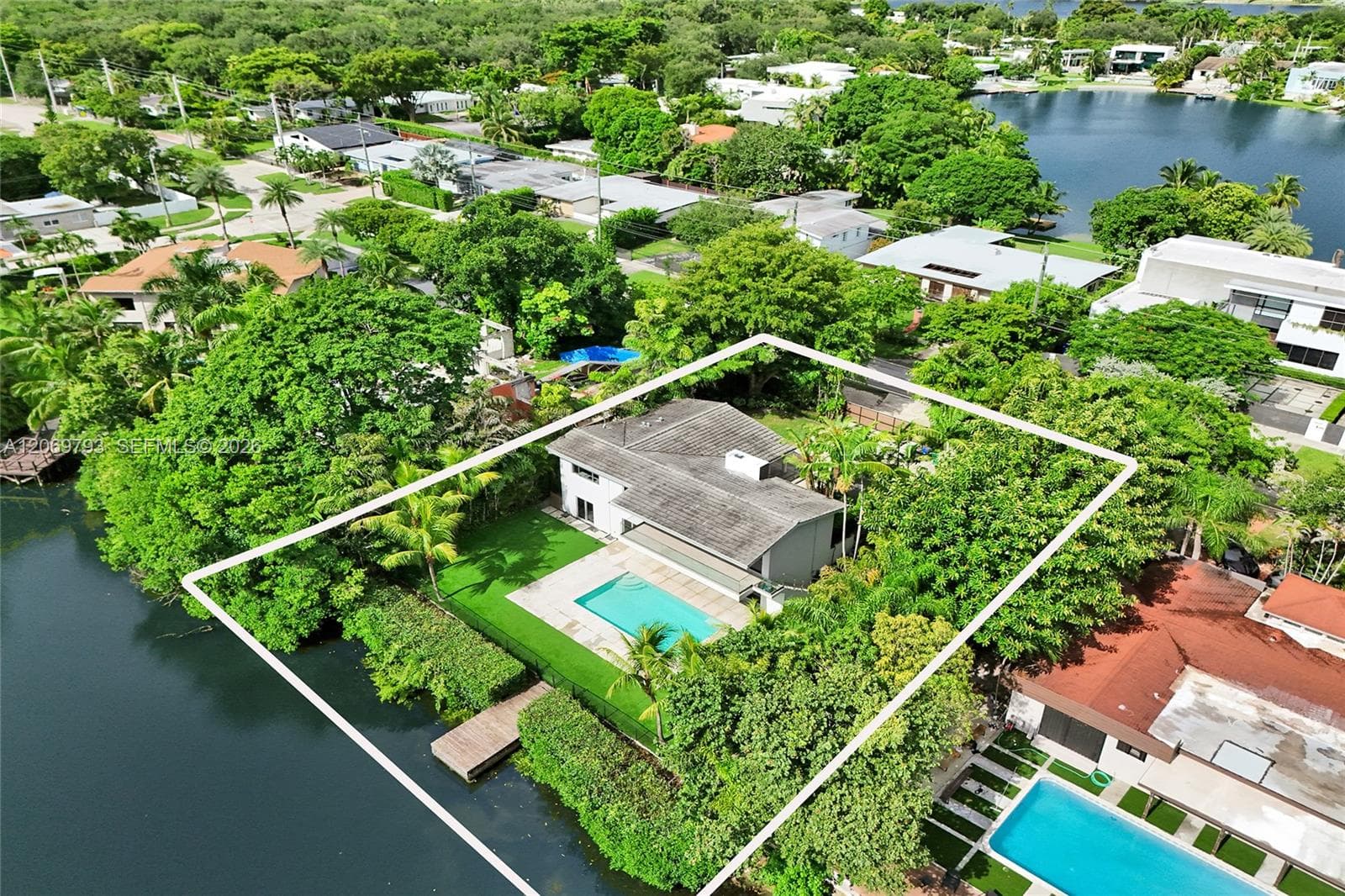 19231 NE 22nd Ave, Miami FL 33180