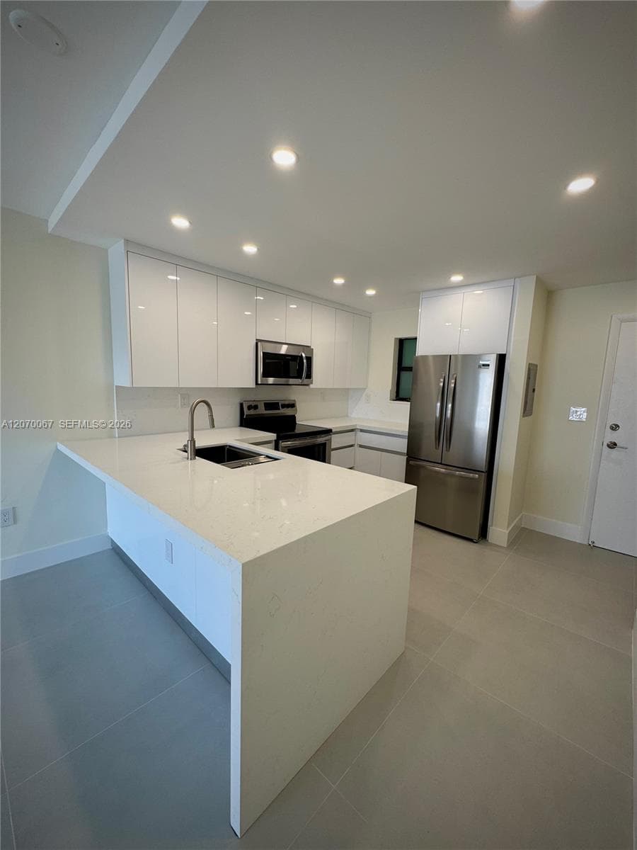 1530 SW 2nd St # 405, Miami, FL 33135