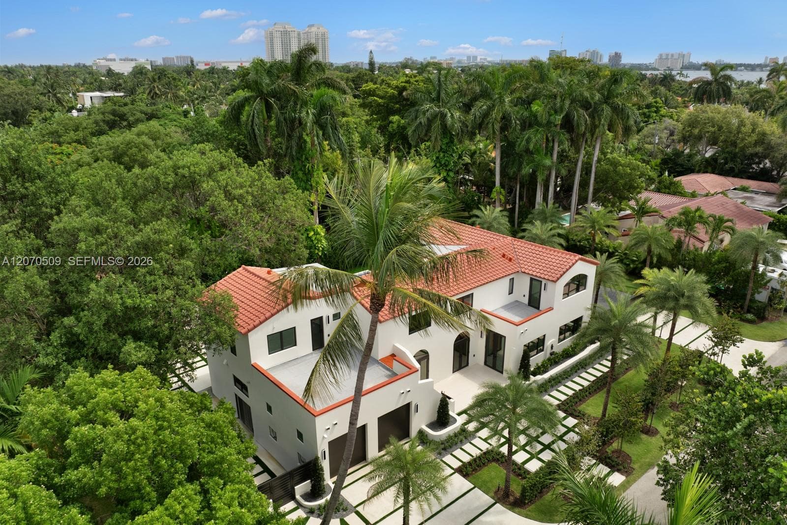 921 NE 72nd St, Miami FL 33138
