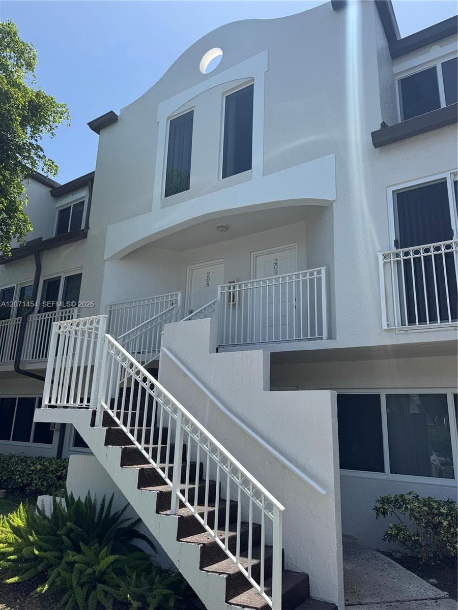 8670 NW 6th Ln # 208, Miami FL 33126