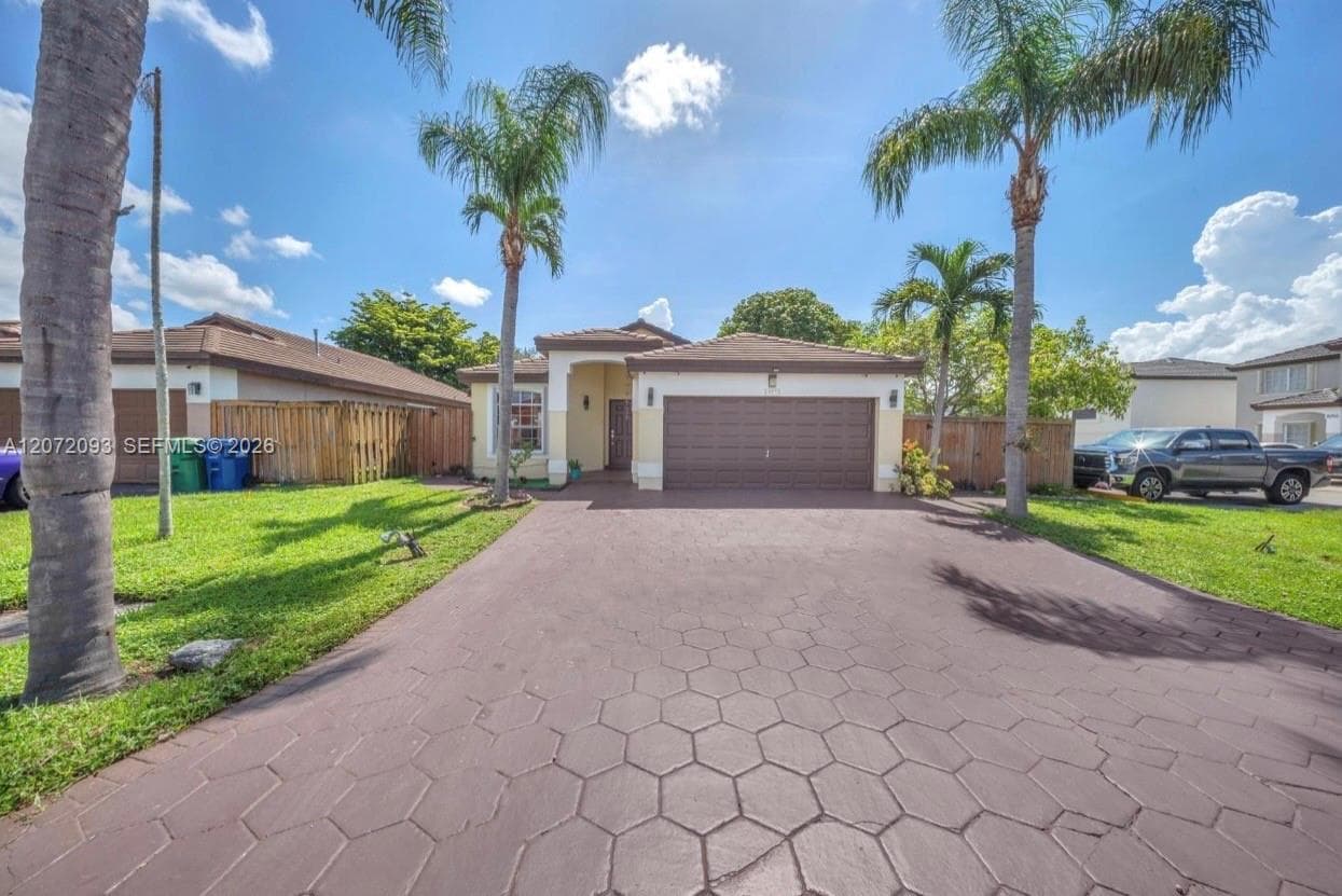 19573 NW 82nd Pl, Hialeah FL 33015