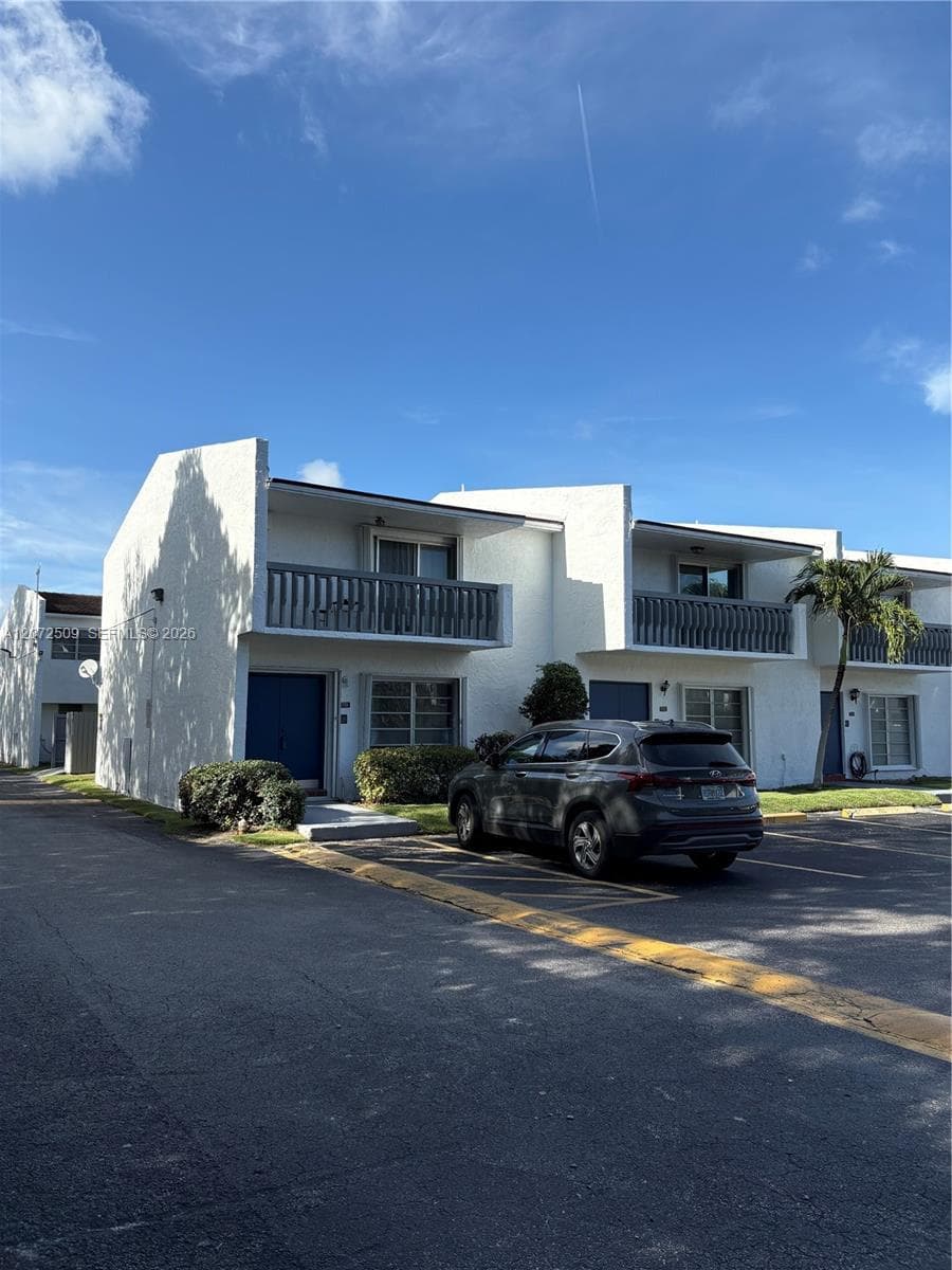 17180 SW 94th Ave # 701, Palmetto Bay FL 33157