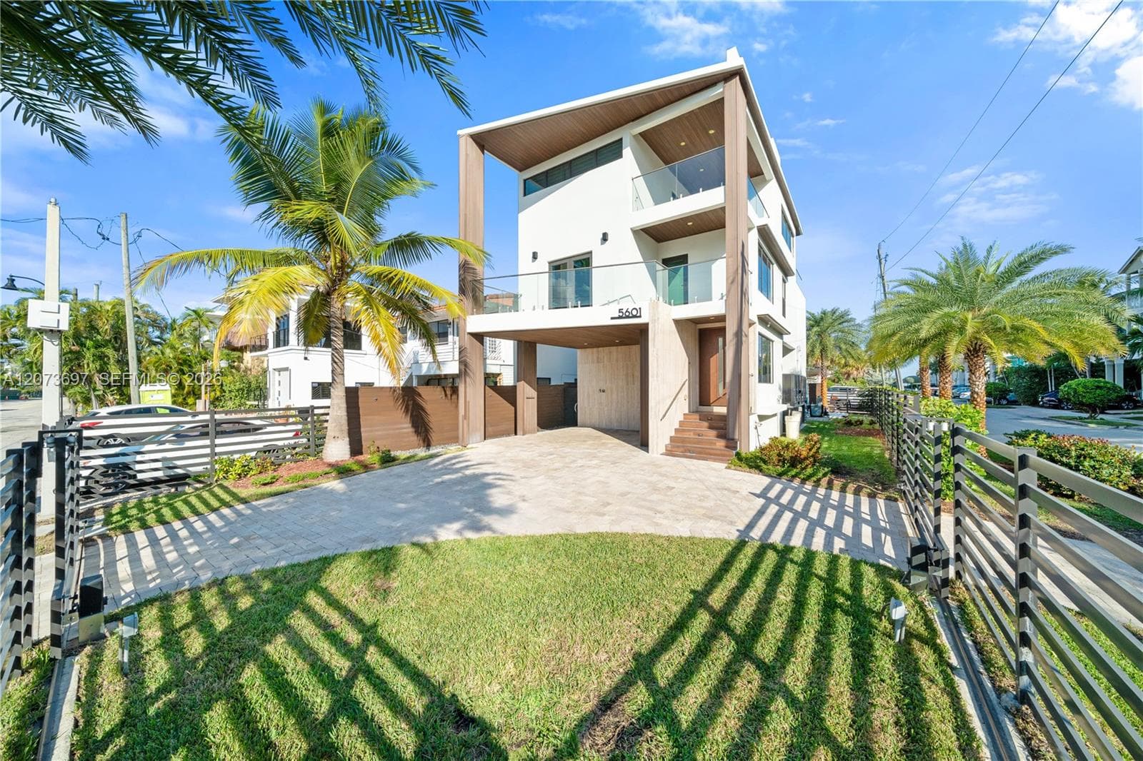 5601 N Ocean Dr, Hollywood FL 33019