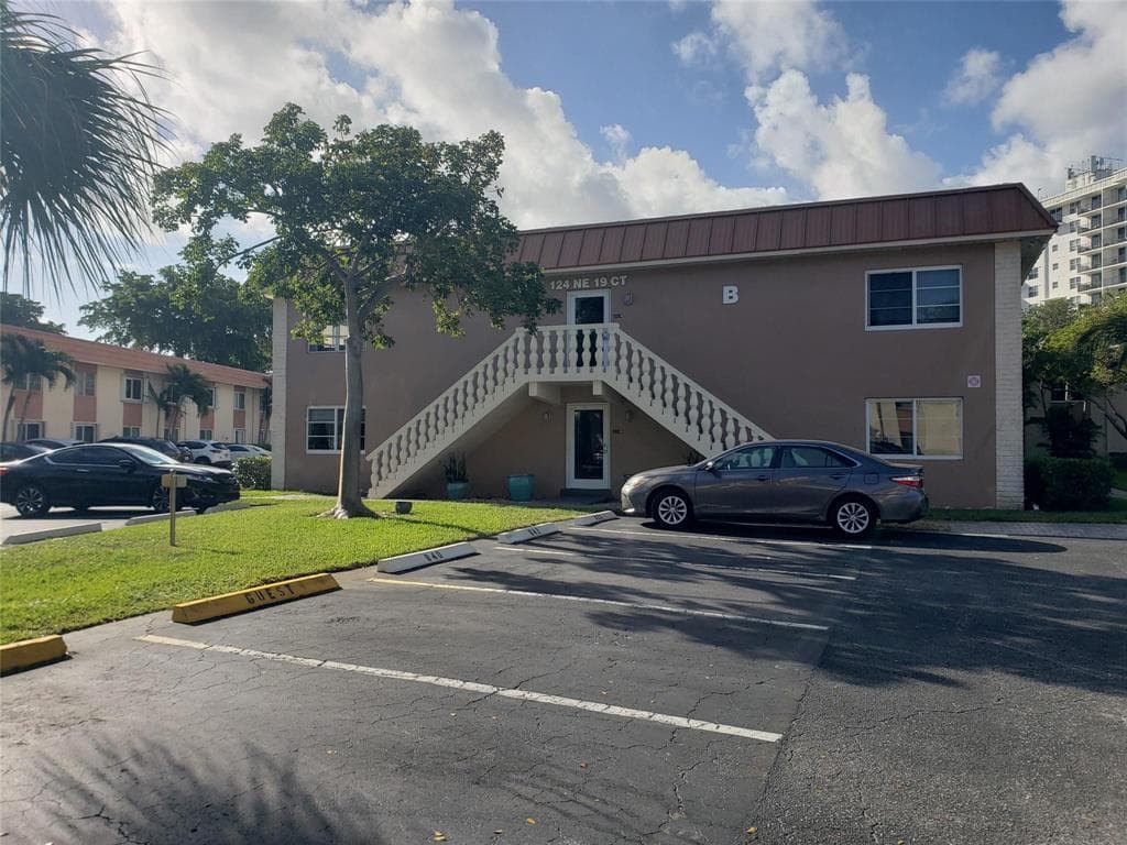 124 NE 19TH Court # 111B, Wilton Manors FL 33305
