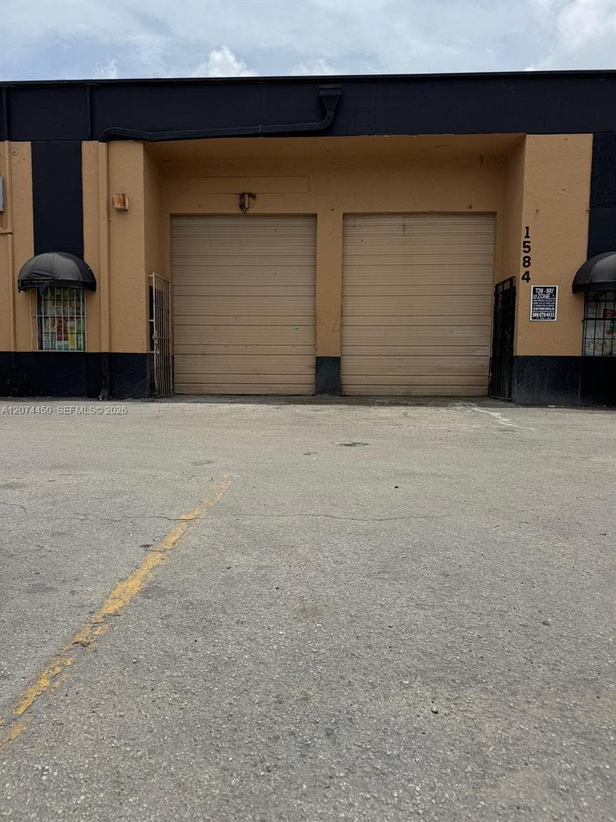 1570 W 39 pl # 1570, Hialeah FL 33012