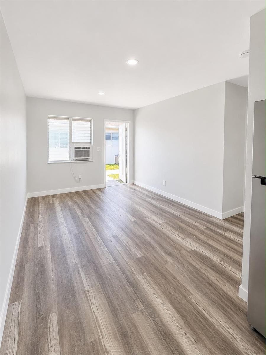 525 NW 5TH Street # 1, Hallandale Beach FL 33009