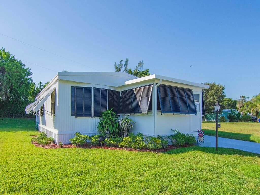 385 NE Jade Circle, Jensen Beach FL 34957