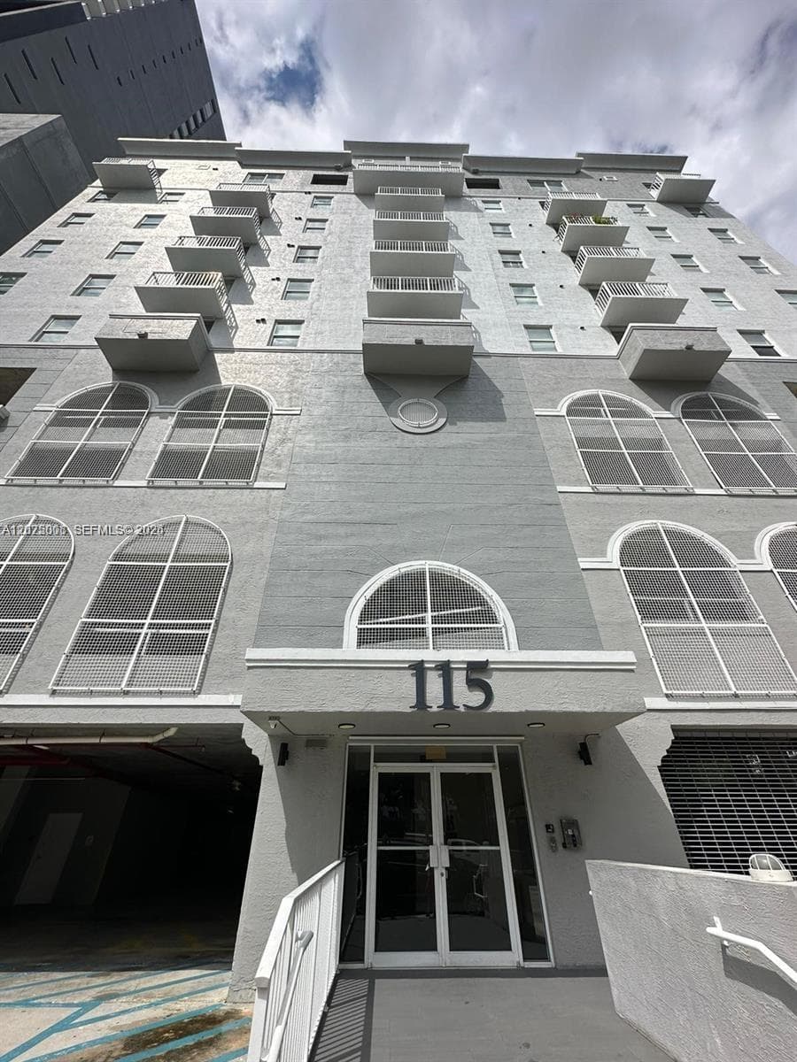 115 SW 11th St # 909, Miami, FL 33130