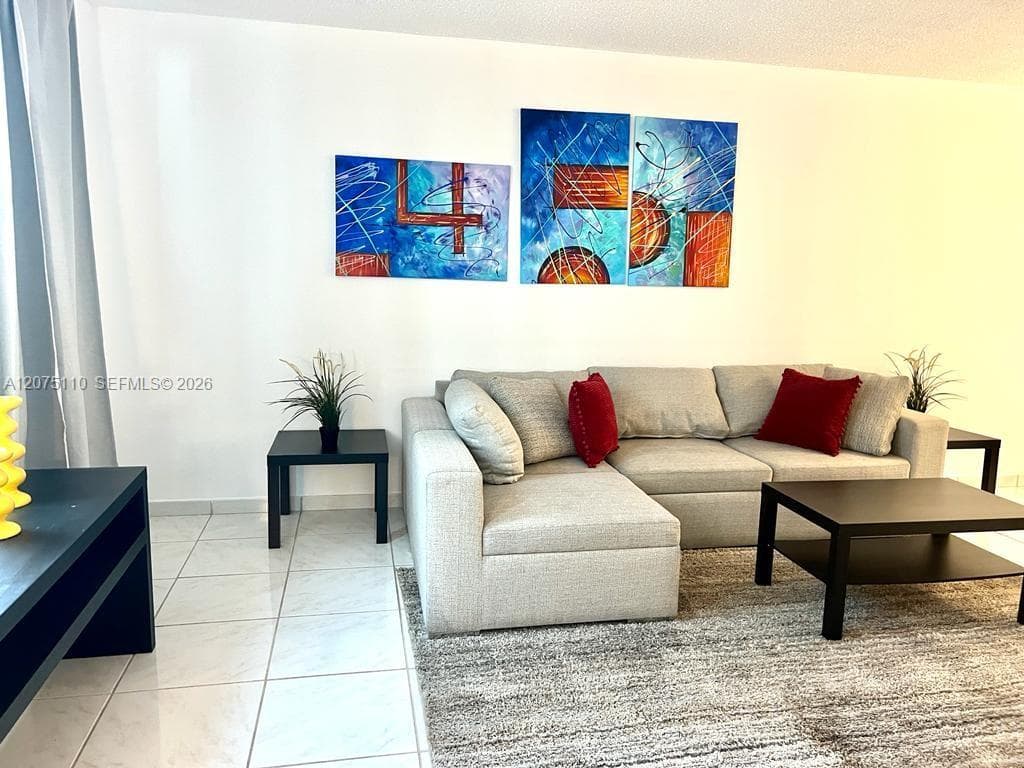 5401 Collins Ave # 311, Miami Beach, FL 33140