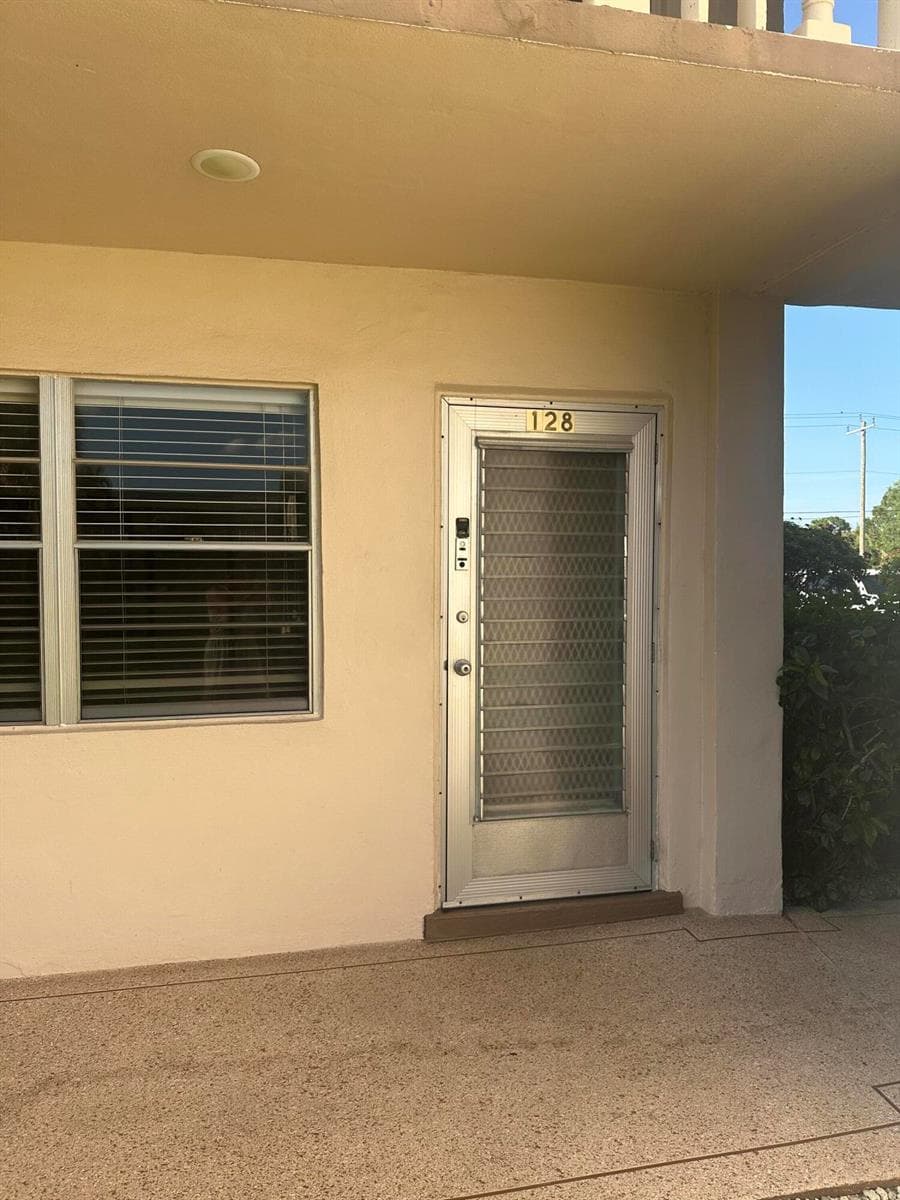 128 NORWICH F, West Palm Beach FL 33417