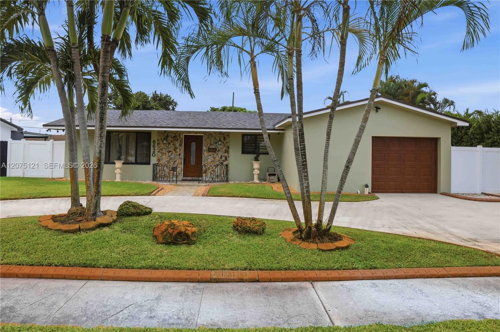 6620 SW 6th St, Pembroke Pines FL 33023