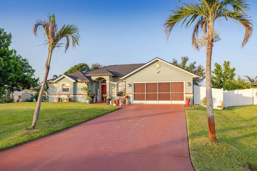 1871 SW MONTERREY Lane, Port St. Lucie FL 34953