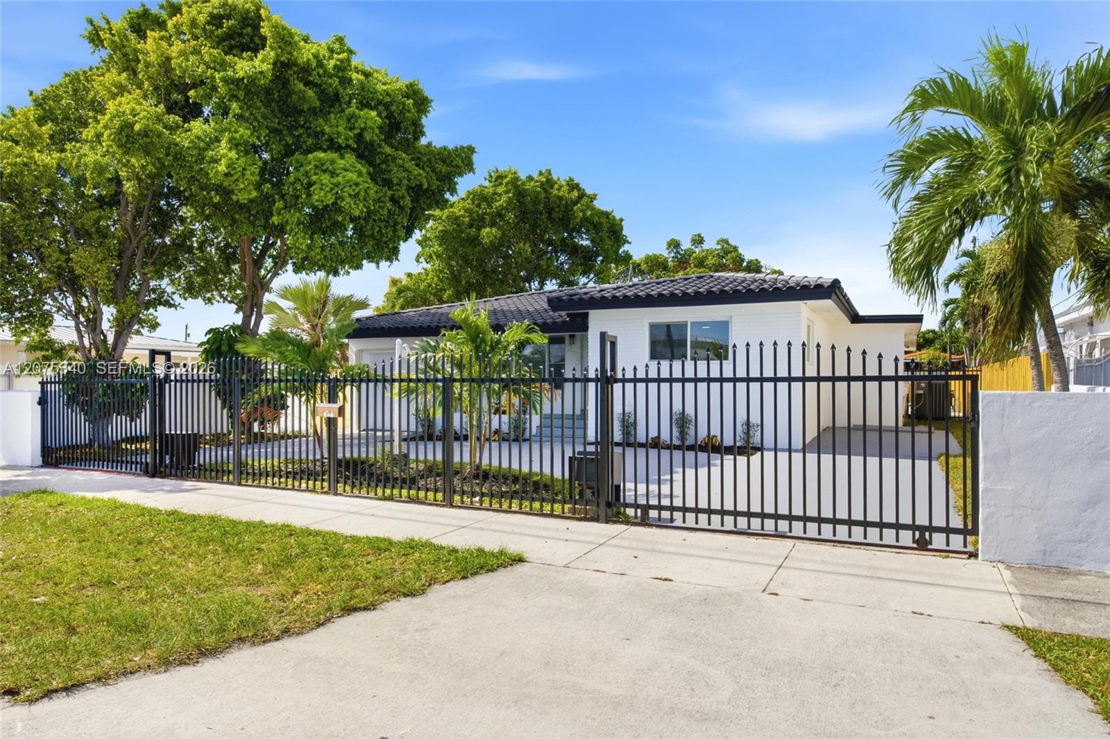 275 W 13th St, Hialeah FL 33010