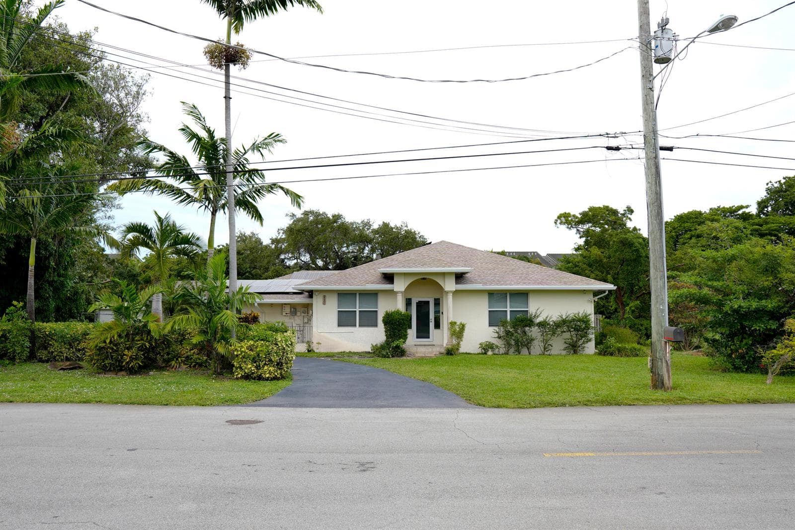 821 SW 13TH Court, Pompano Beach FL 33060