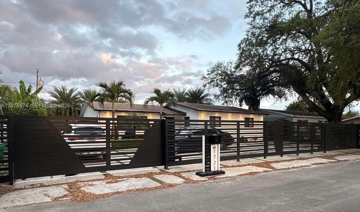 1721 SW 96th Ave, Miramar FL 33025
