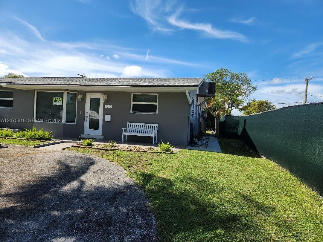 3345 Hayes St, Hollywood FL 33021