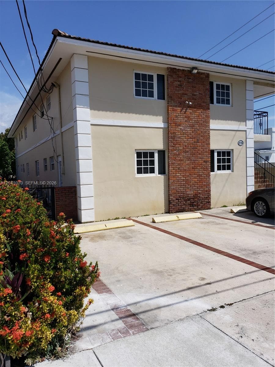 2725 SW 25th St # 3, Miami FL 33133