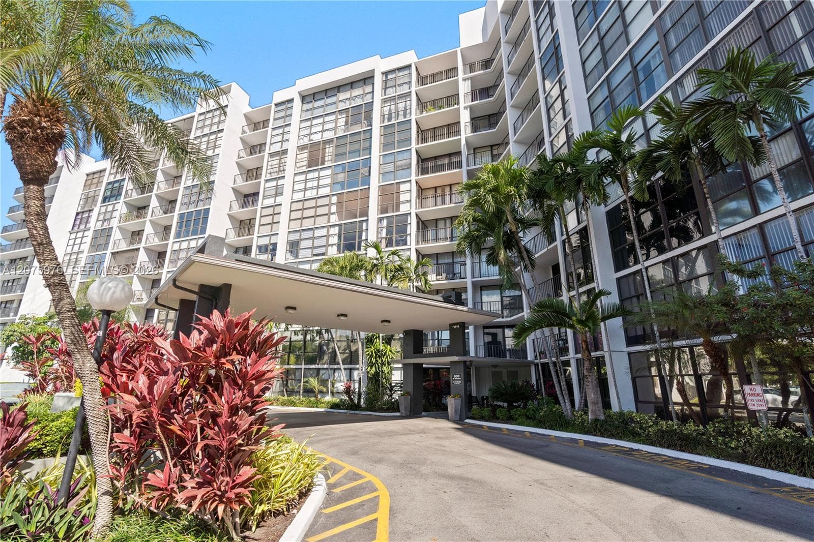 800 Parkview Dr # 909, Hallandale Beach FL 33009