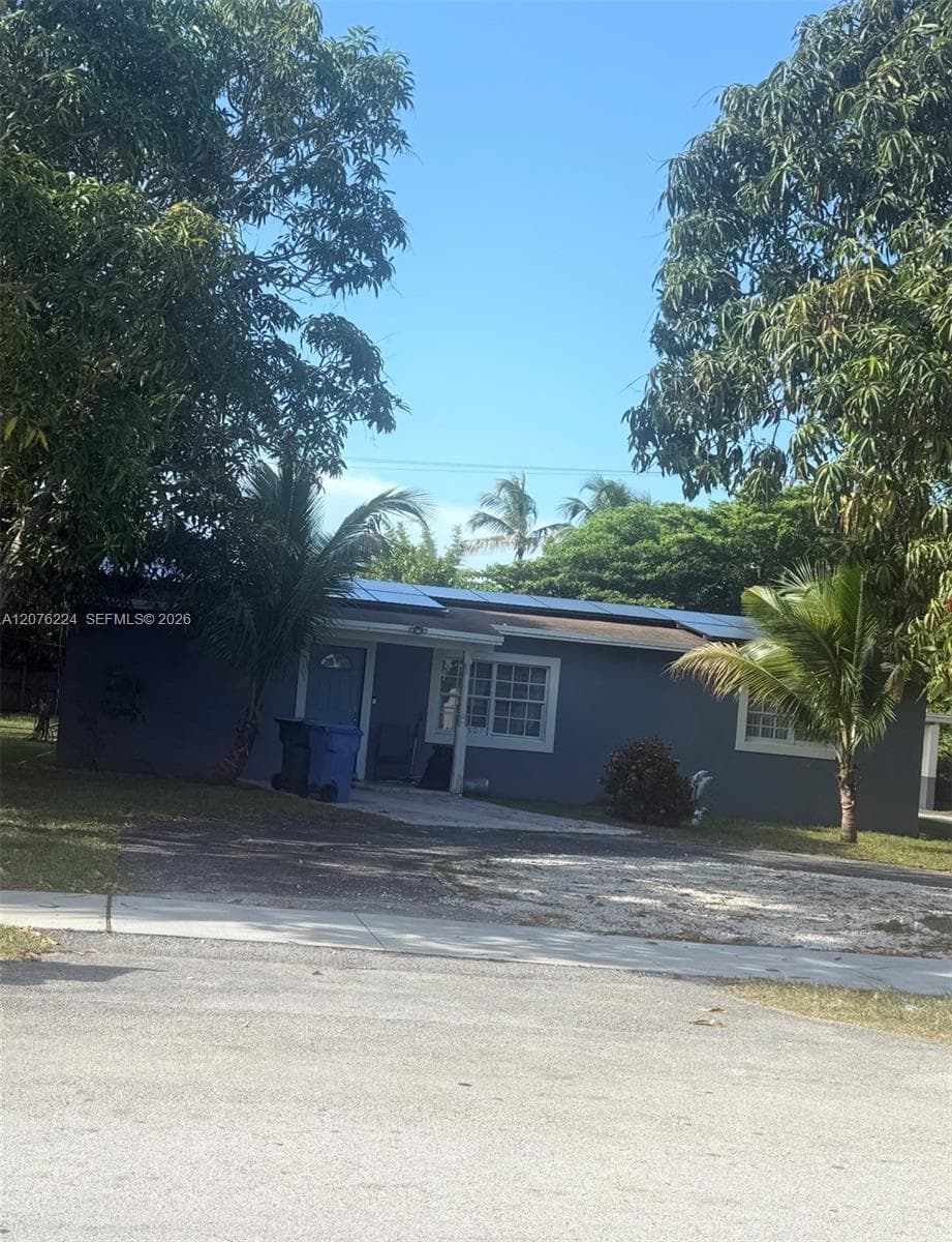 607 NW 42nd St, Oakland Park, FL 33309