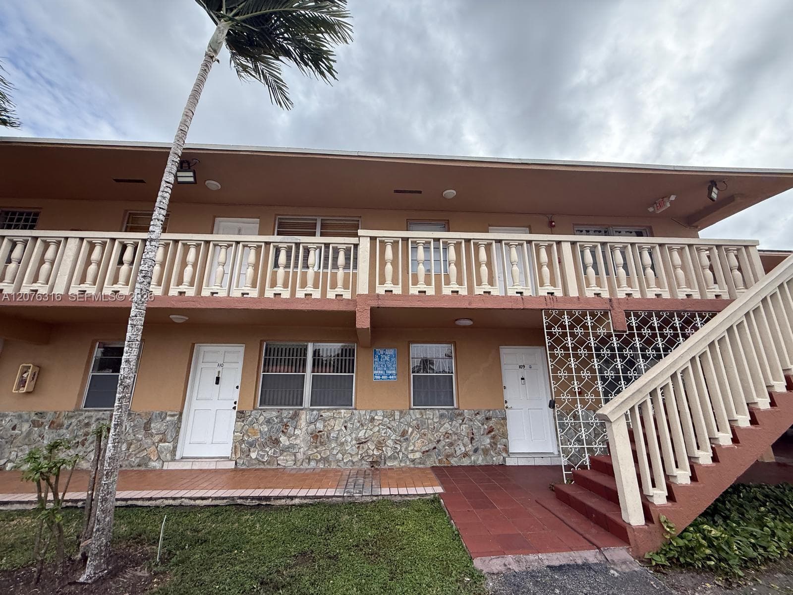 1154 W 35th St # 223, Hialeah, FL 33012