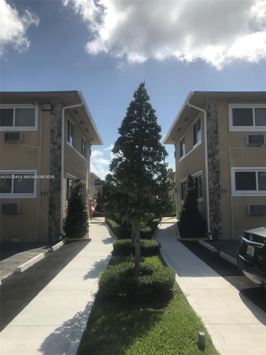 211 NW 47th Ave # 7, Miami, FL 33126
