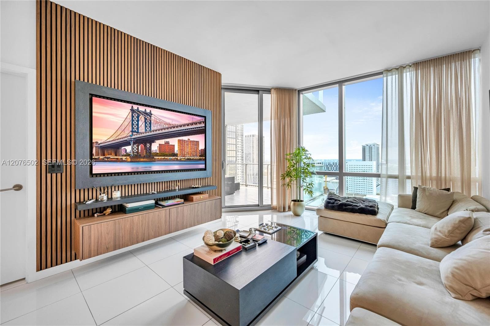 851 NE 1st Ave # 2408, Miami, FL 33132