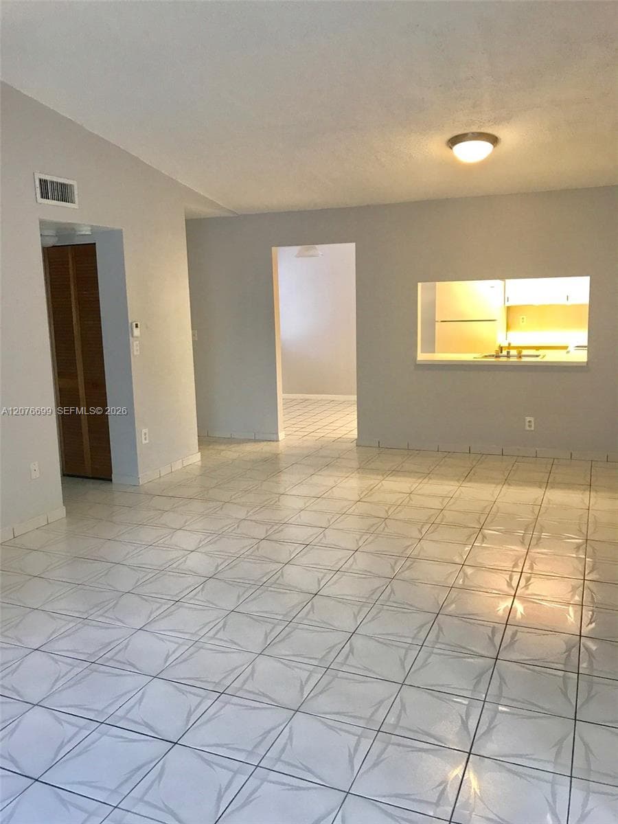 9810 Hammocks Blvd # 202, Miami, FL 33196