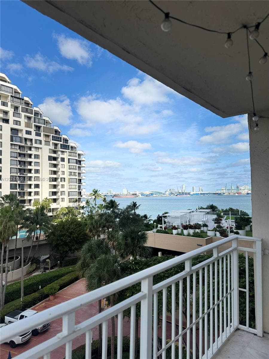 770 CLAUGHTON ISLAND DR # 601, Miami, FL 33131