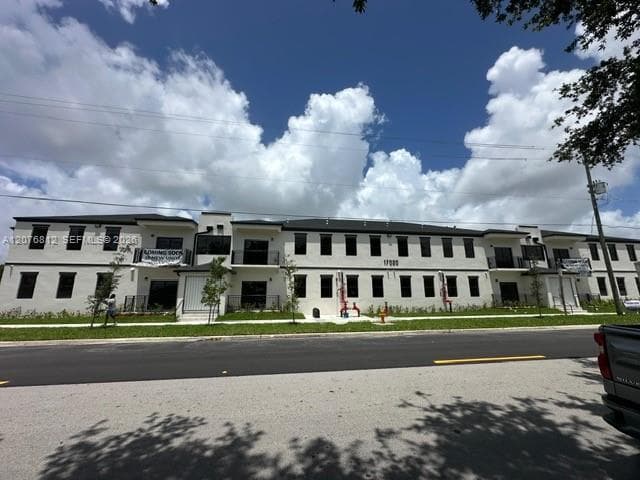 17020 SW 104th Ave # 206, Miami, FL 33157