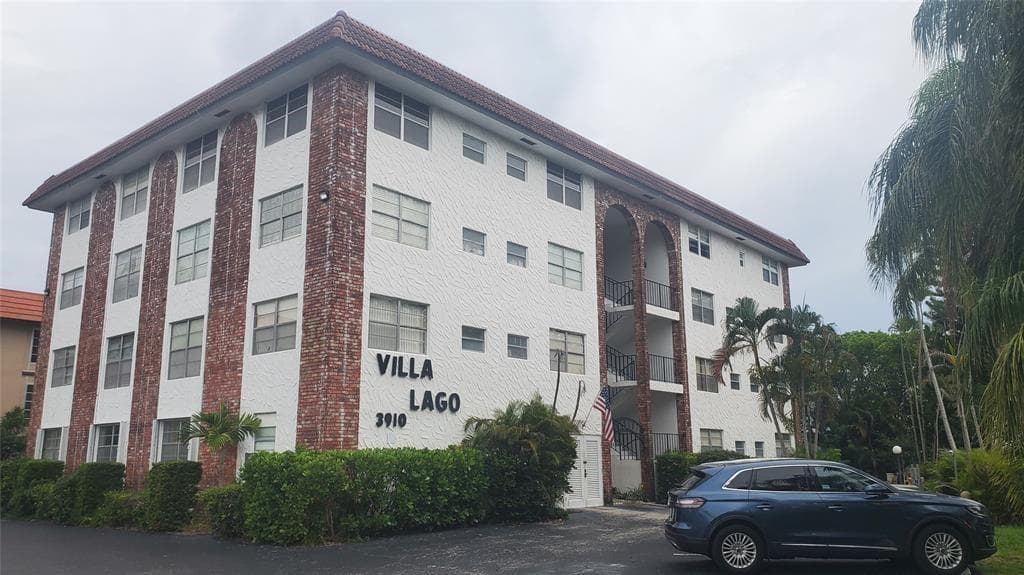 3910 Crystal Lake Drive # 403, Deerfield Beach, FL 33064