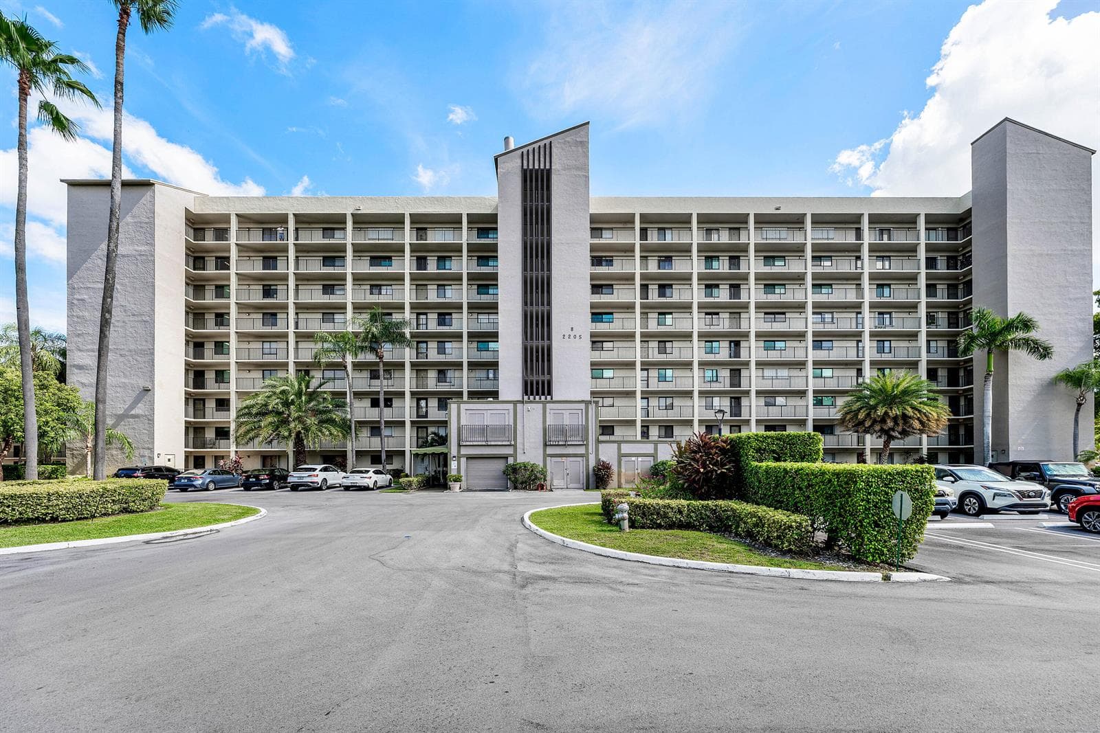 2205 S CYPRESS BEND Drive # 302, Pompano Beach, FL 33069