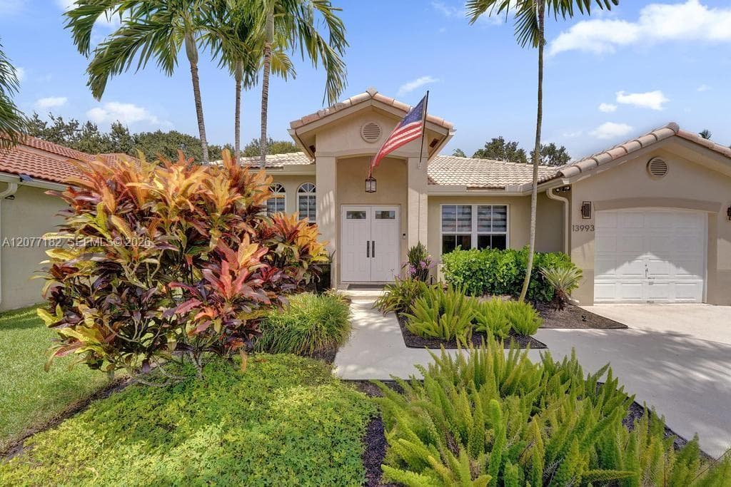 13993 N Cypress Cove Cir, Davie, FL 33325