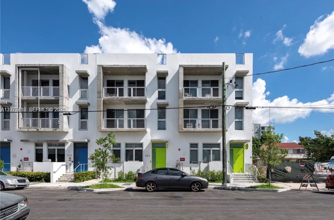 765 NW 1st St # 301, Miami, FL 33128