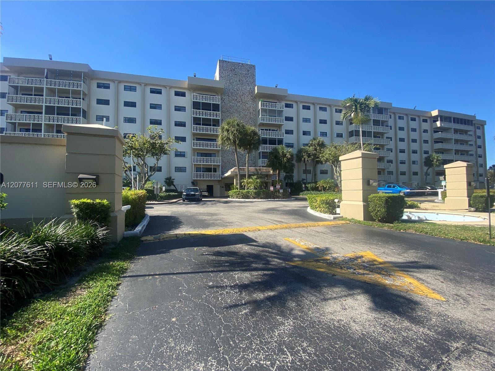 800 NE 195th St # 709, Miami, FL 33179
