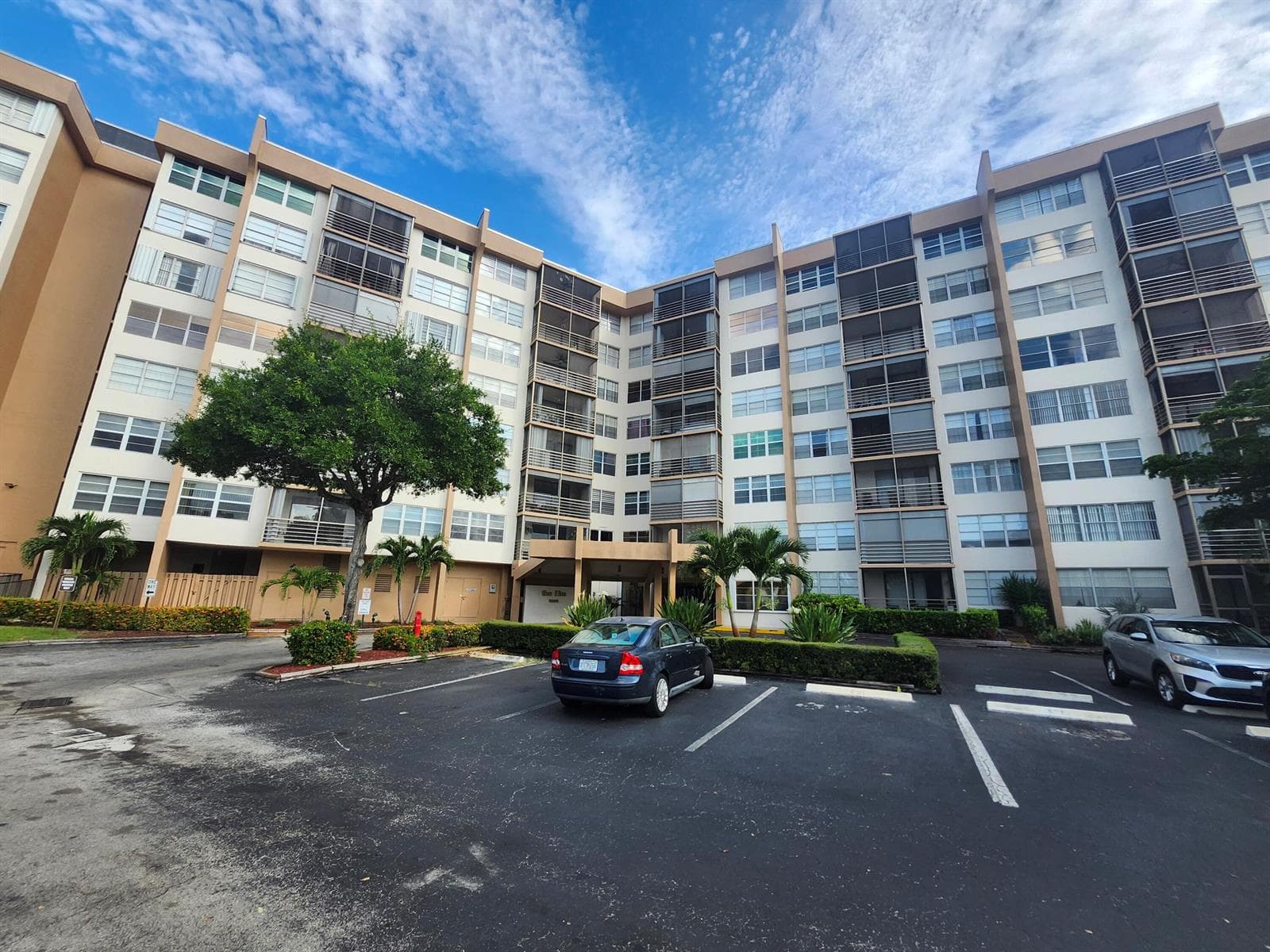 1000 St Charles Place # 305, Pembroke Pines, FL 33026