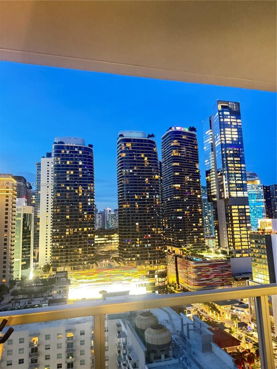 1111 SW 1st Ave # 2721-N, Miami, FL 33130