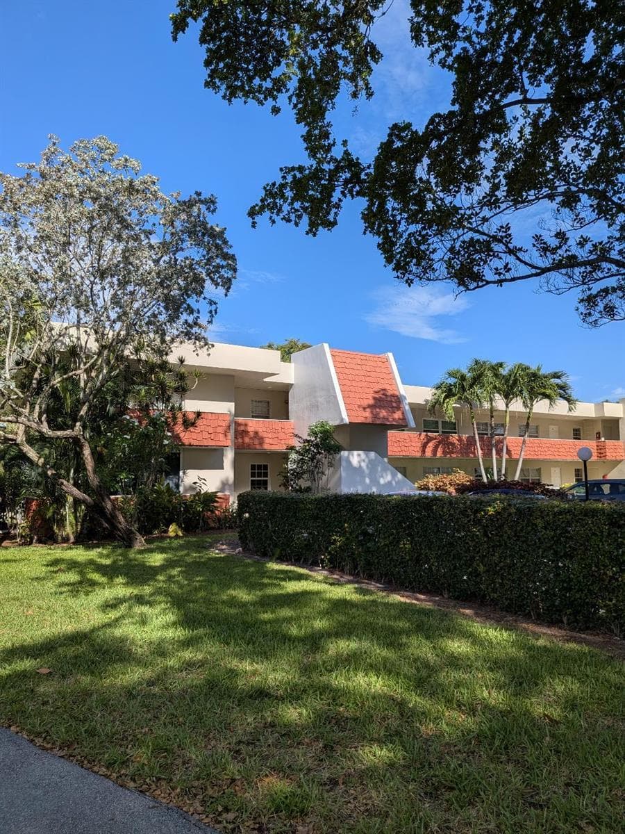 907 Cypress Terrace # 205, Pompano Beach, FL 33069