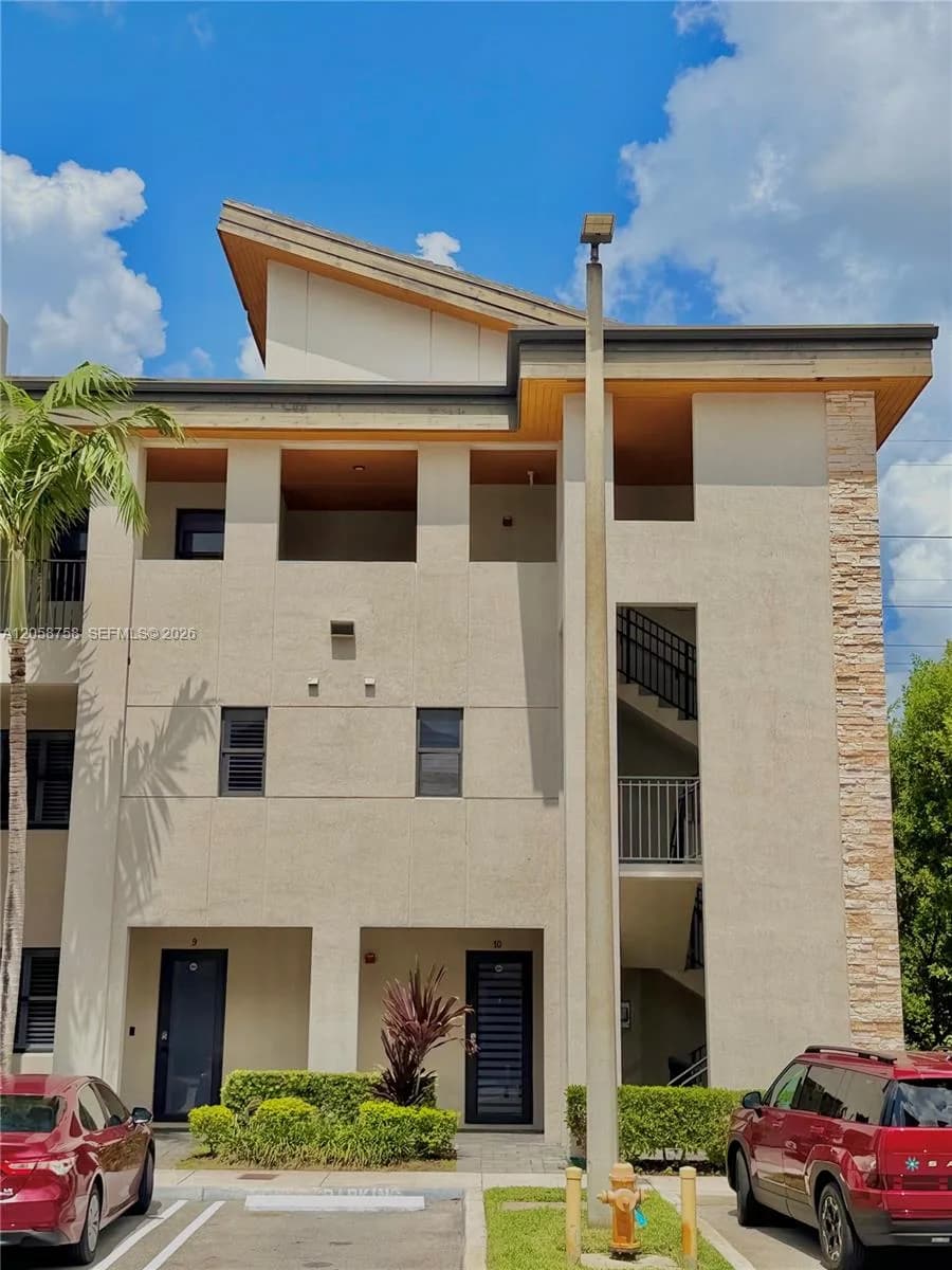 10455 NW 82nd St # 10, Doral FL 33178