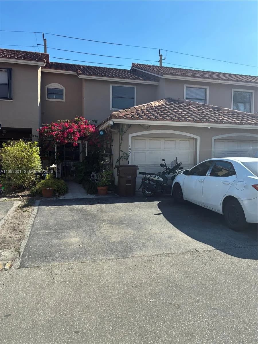 2530 W 60th Pl # 103-17, Hialeah FL 33016