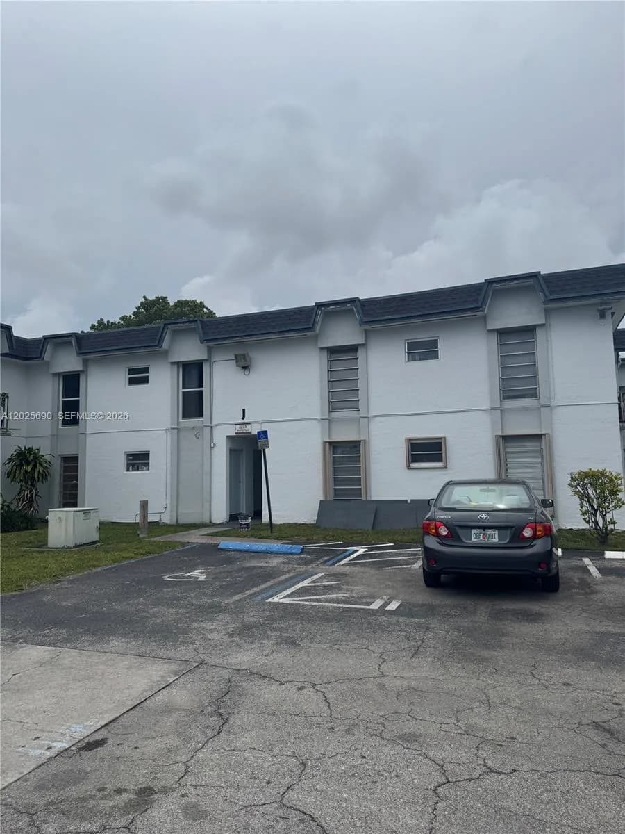 7235 SW 94th Pl # J6, Miami, FL 33173
