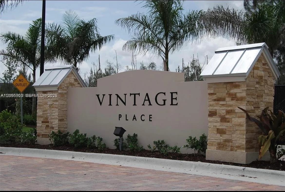 7022 NW 102nd Pl, Doral, FL 33178