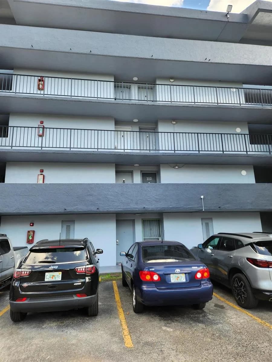 210 Fontainebleau Boulevard # 311, Miami, FL 33172