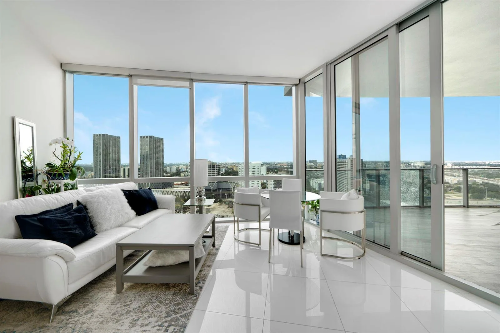 851 NE 1st Avenue # 2410, Miami, FL 33132