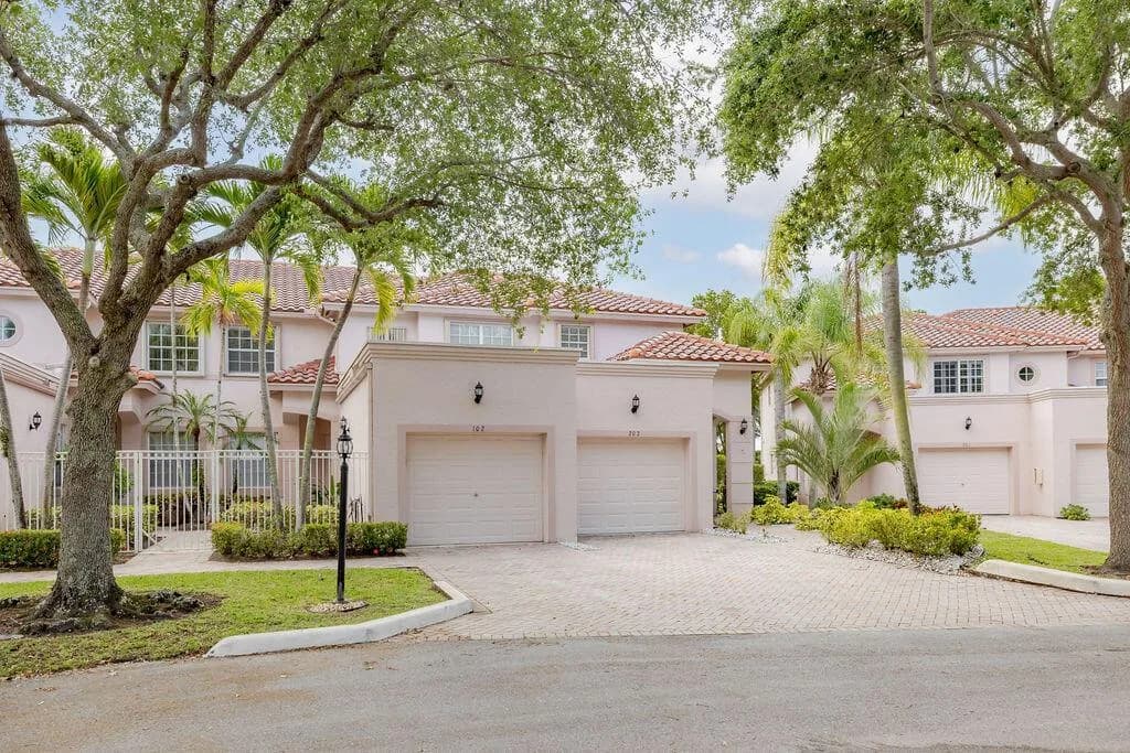 8050 Aberdeen Drive # 202, Boynton Beach FL 33472