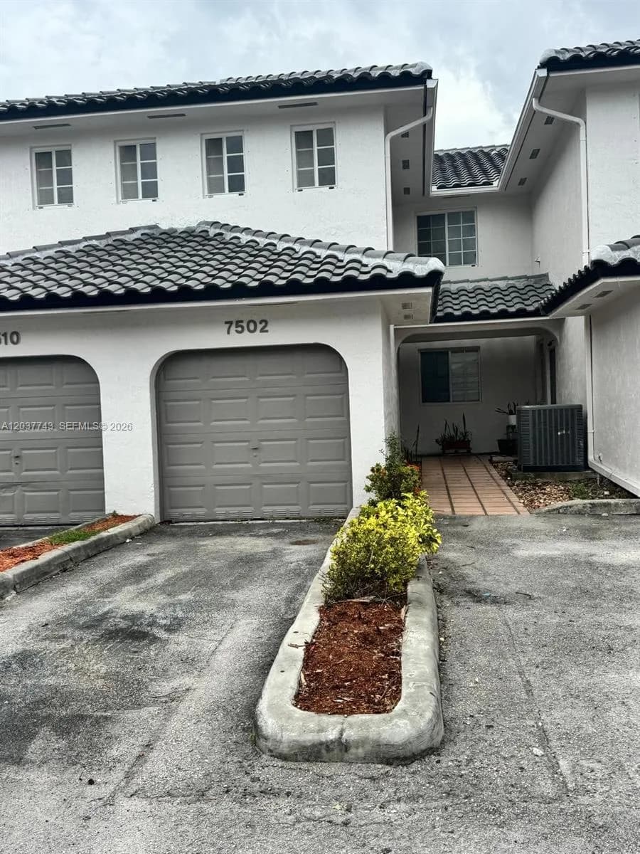 7502 NW 175th St # 7502, Hialeah FL 33015