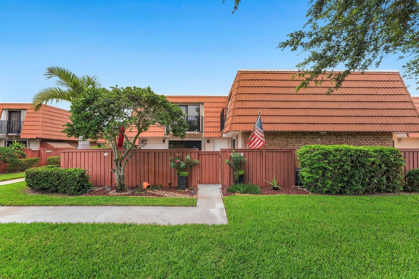 2818 Waterford Drive N, Deerfield Beach FL 33442