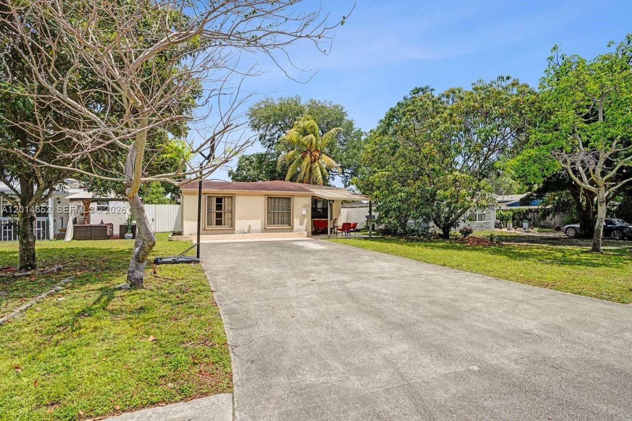 1379 NE 177th St, North Miami Beach, FL 33162