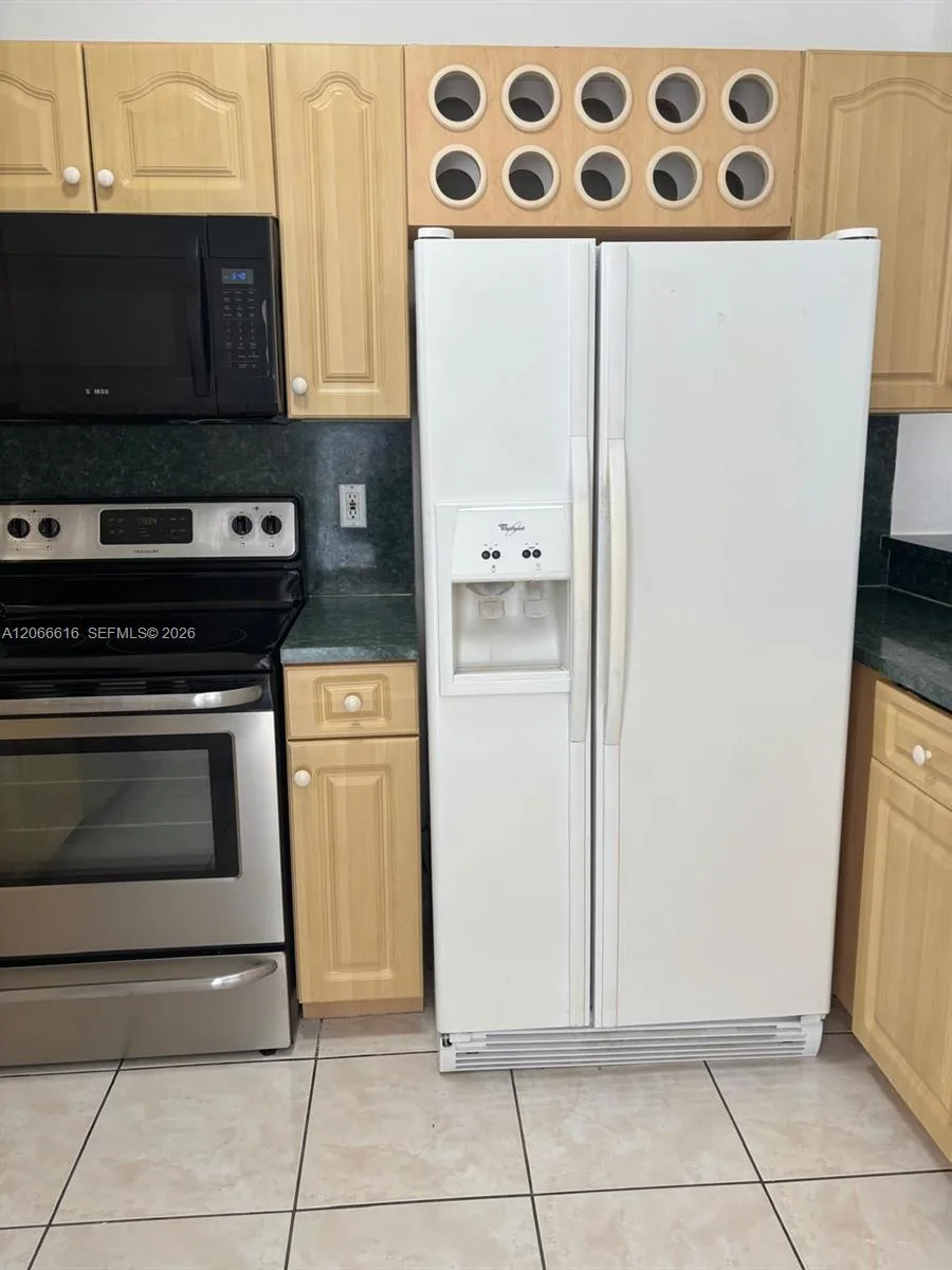 2953 W 80th St # 204, Hialeah, FL 33018