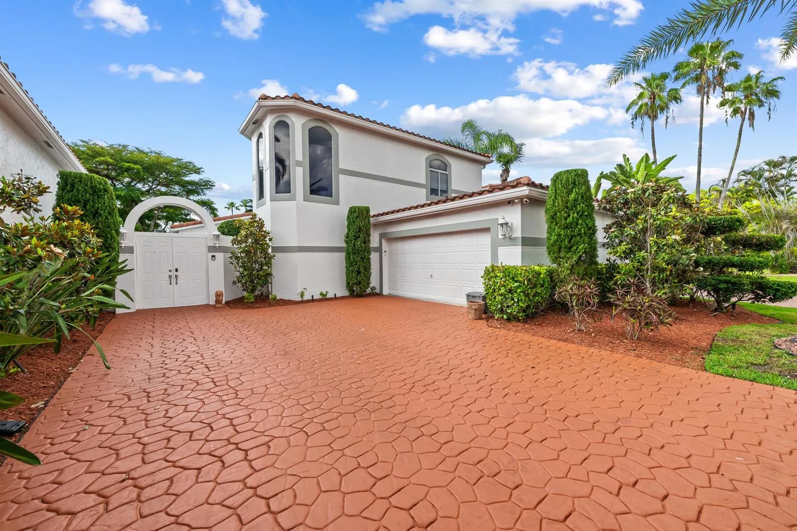 980 Bel Aire Drive West, Pembroke Pines, FL 33027