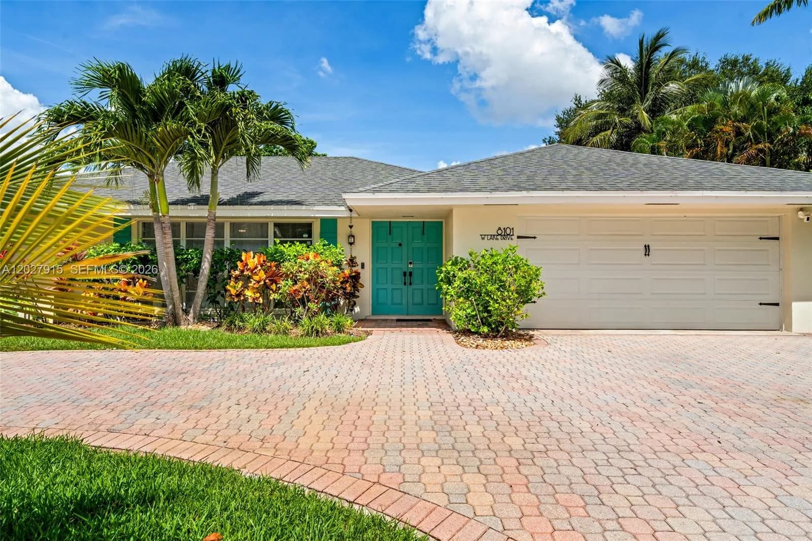 8101 W Lake Dr, Lake Clarke Shores FL 33406